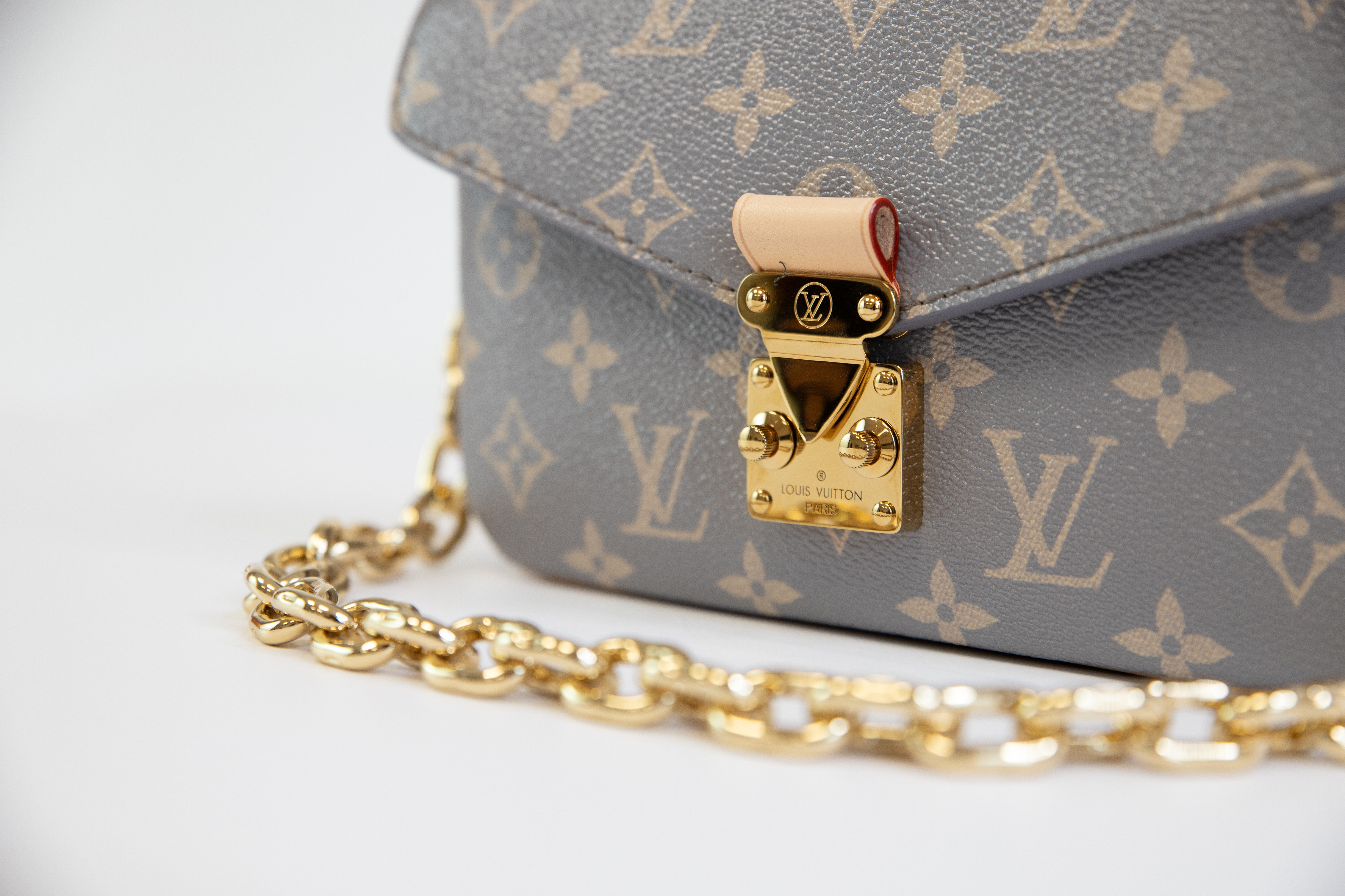Louis Vuitton Pochette Métis East West