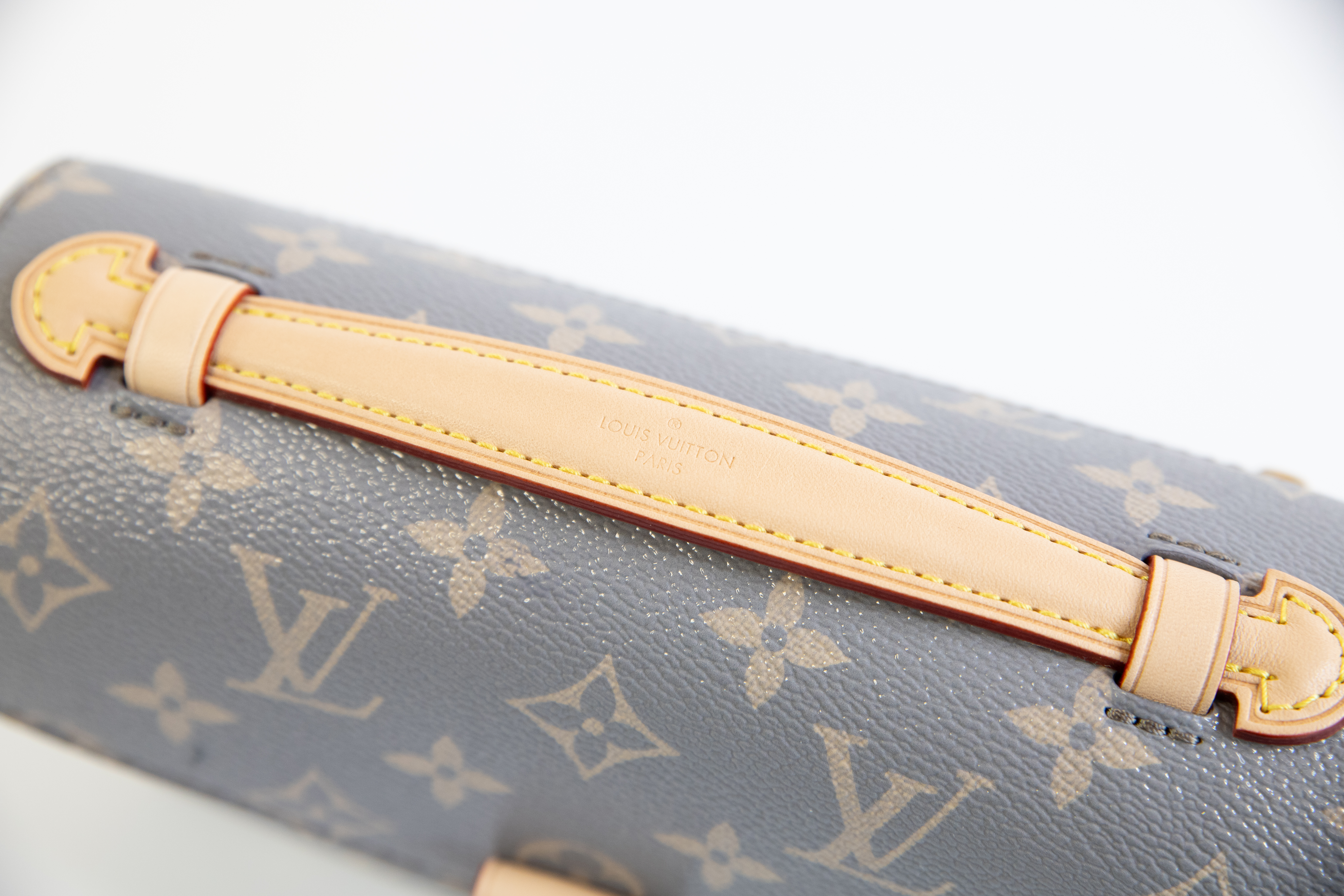 Louis Vuitton Pochette Métis East West